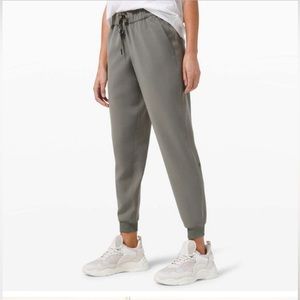 Lululemon || On the Fly Woven Joggers Pants 28" in Grey Sage 4